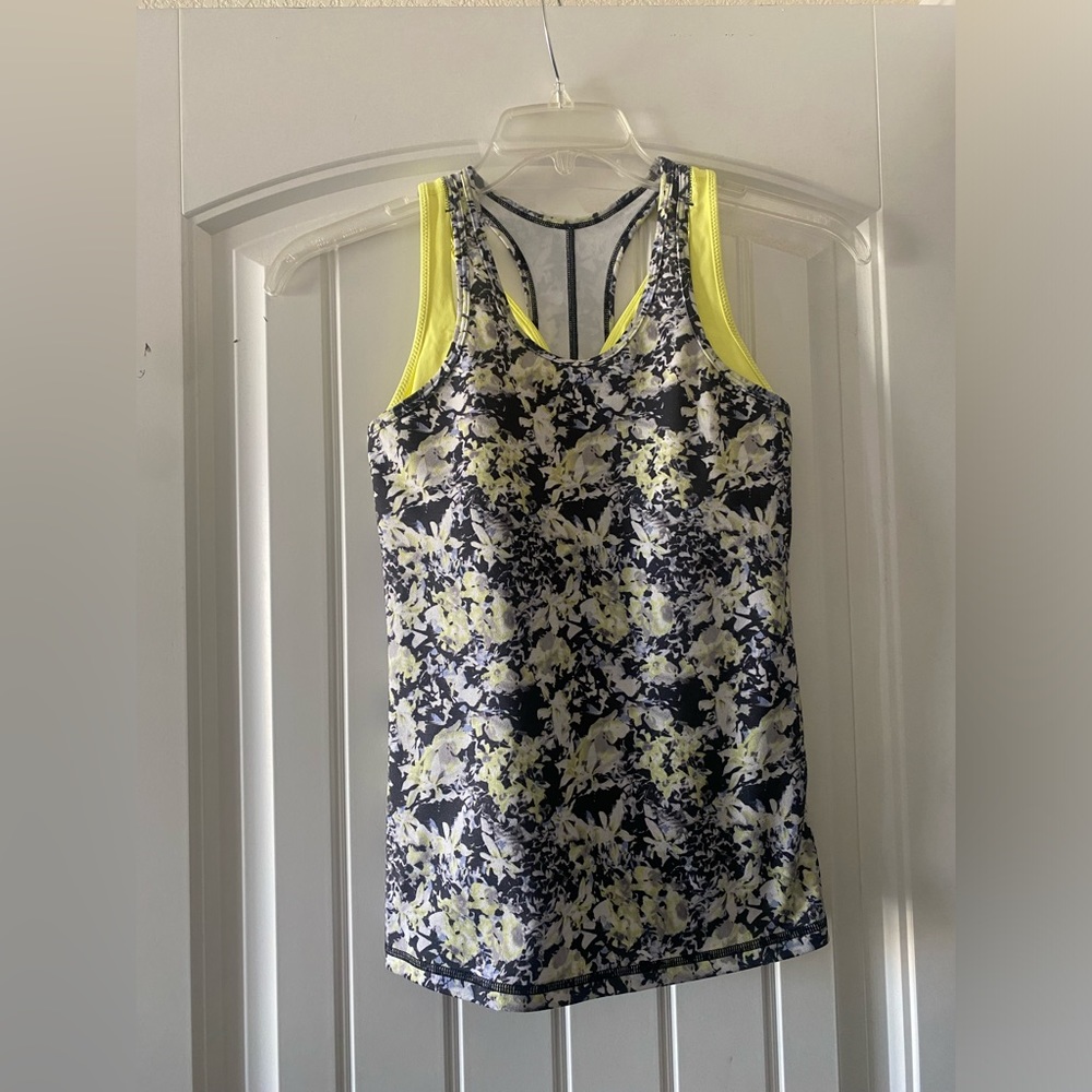 Lululemon tank with built in shelf bra